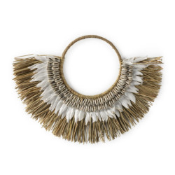 ESCULTURA 62x5x47 SISAL NATURAL/PLUMA BLANCO/CONCHA GRIS