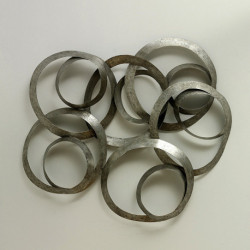 ESCULTURA 99x14x98 aprox. METAL PLATA